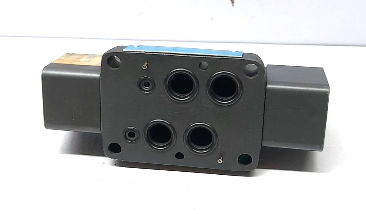 Vickers DG3S4-042A-T-40 588471 Directional Control Valve Varco 76417 Max Pressur