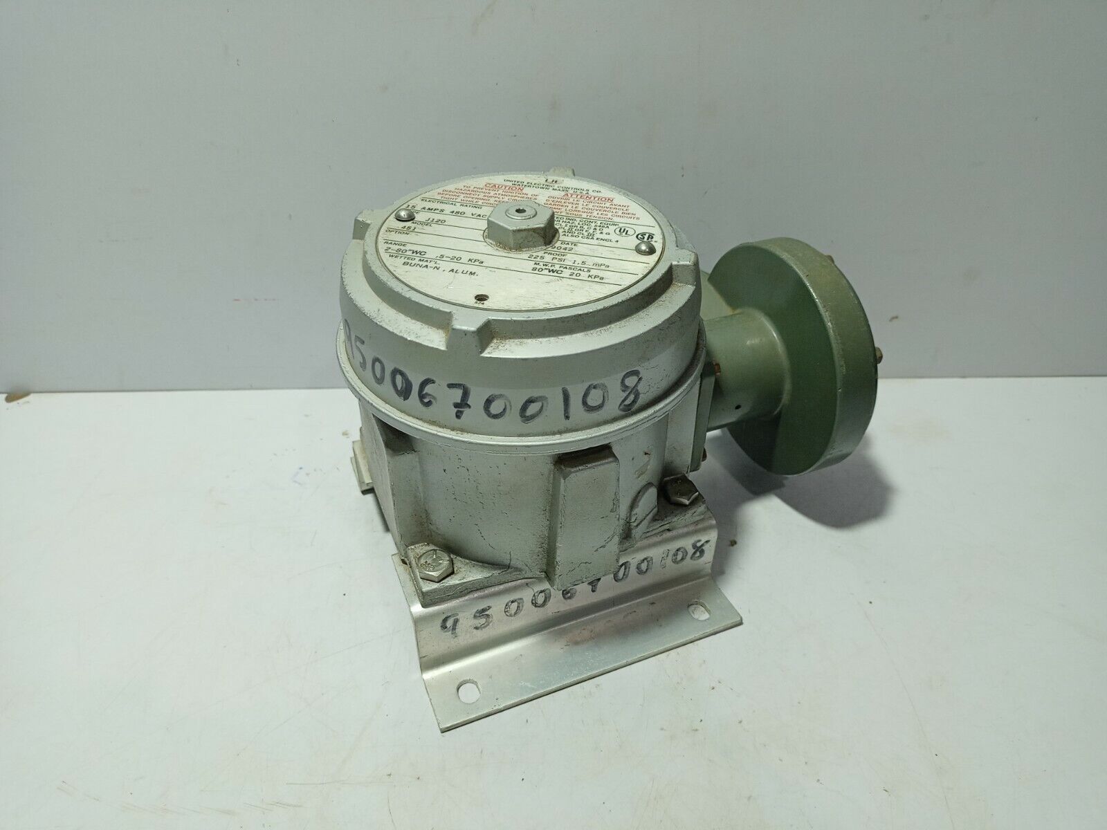 United Electric J120 451 Pressure Switch Range 2-80”WC Proof 225PSI