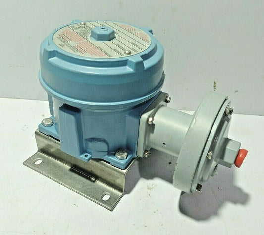 United Electric J120-451 79386 Pressure Switch Range 0-80”WC MWP 80”WC J120451