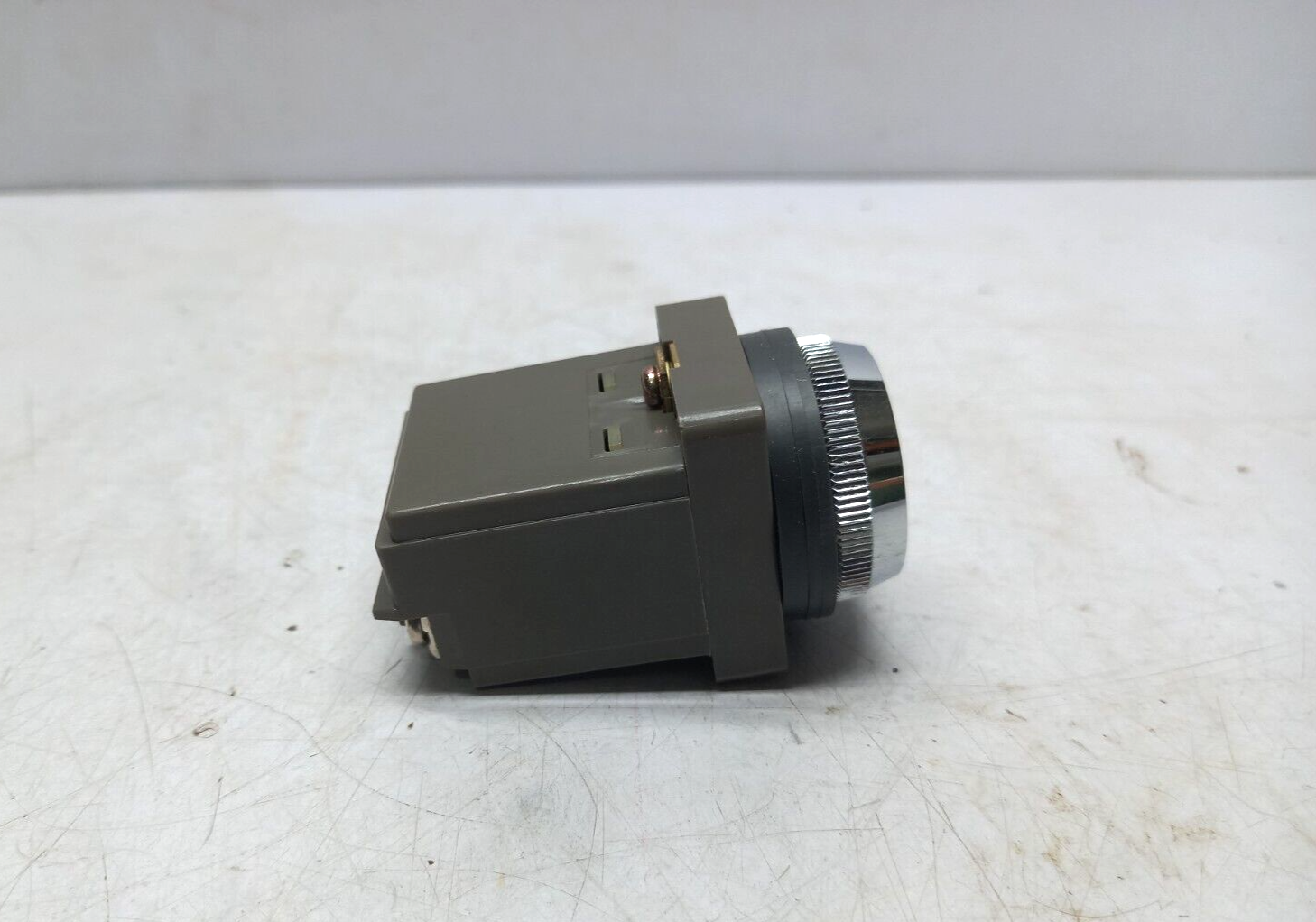 Idec APN118 Pilot Light 115V 50-60Hz Lamp 18V 2W