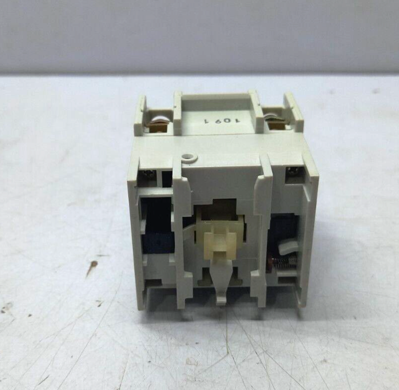 Sprecher Schuh CZE 3-11 Time Delay Relay 0.3-30s / CZE3-11