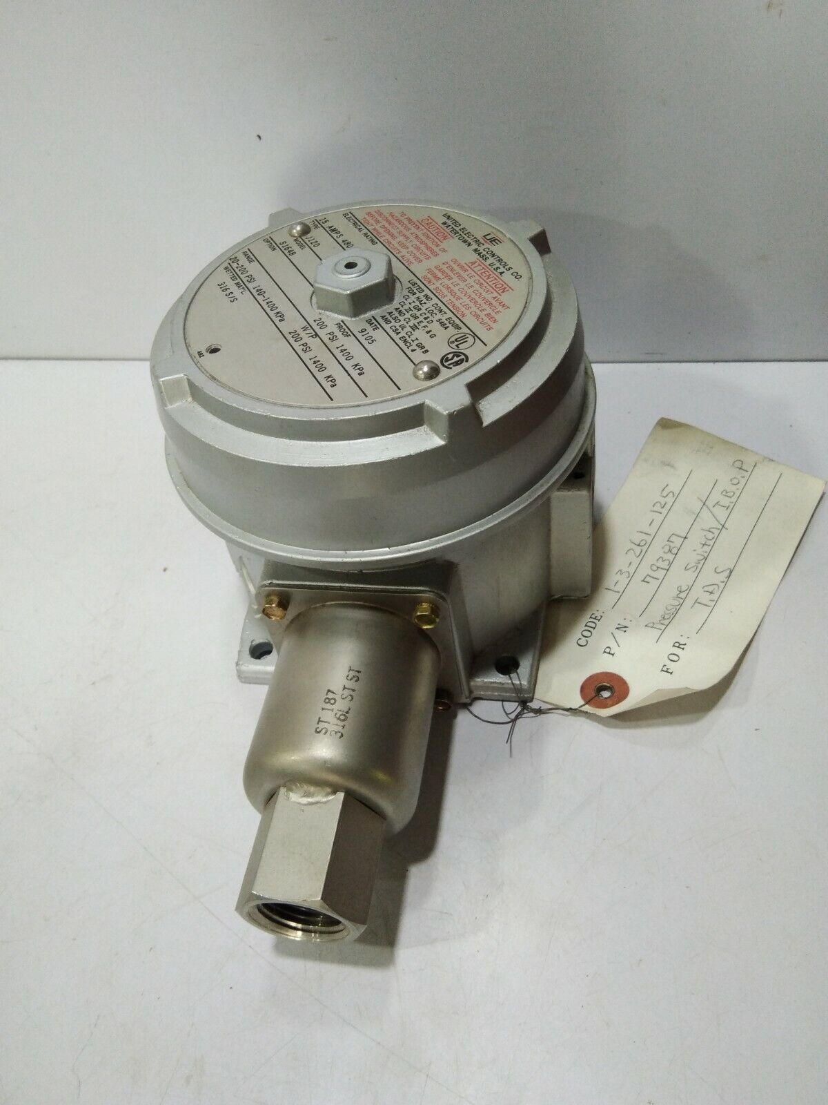 UNITED ELECTRIC J120S146B TYPE:J120 MODEL:S146B PRESSURE SWITCH 