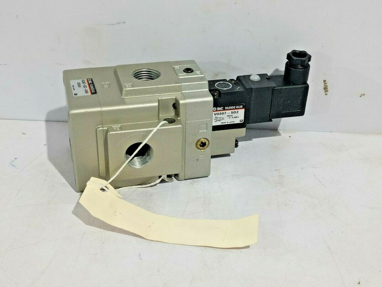 SMC VG342-5DZ-04NA Solenoid Valve DC24V VO307-5DZ Press 0-0.9MPa