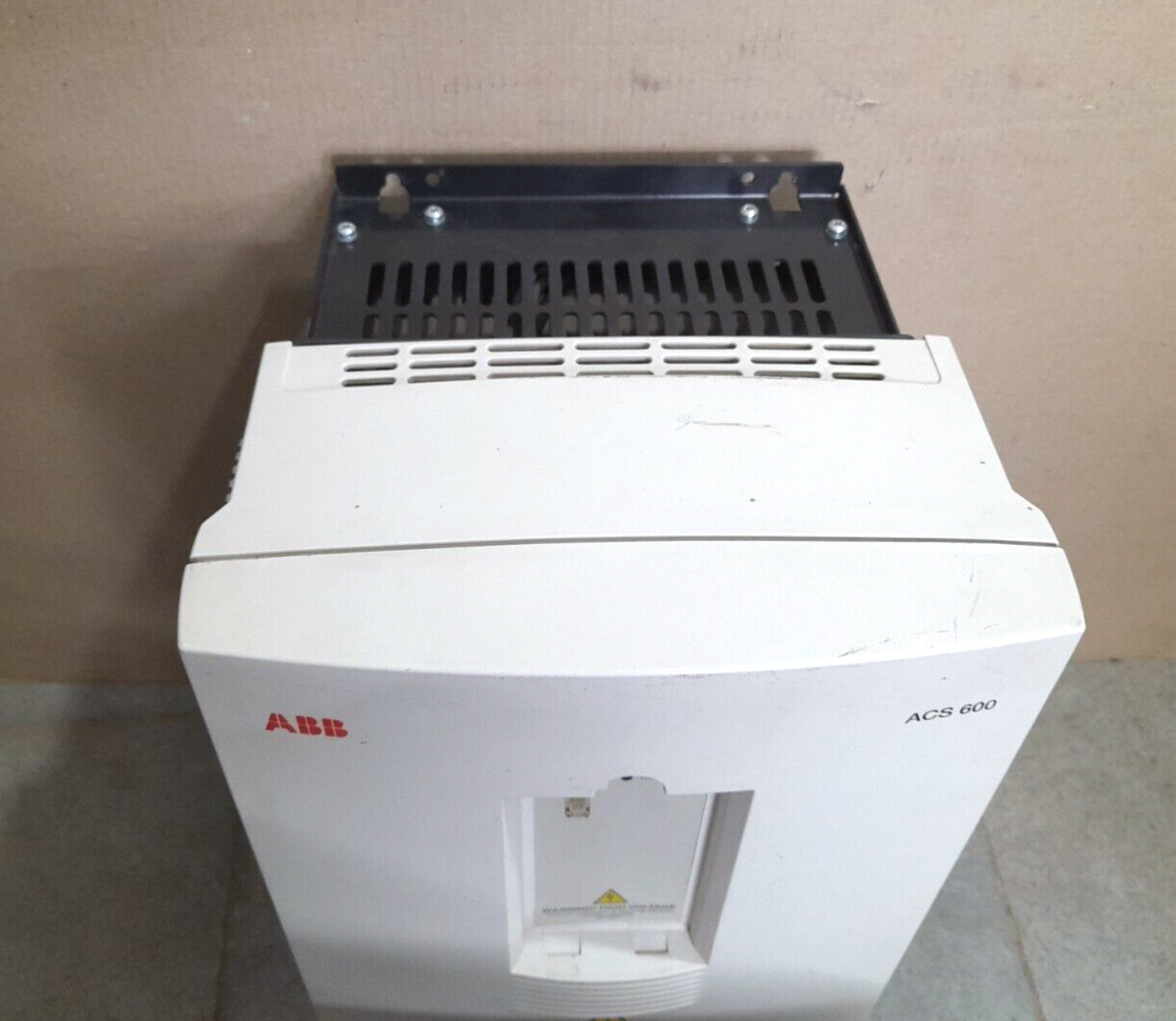 ABB ACS601-0030-4-000M1200801 Frequency Converter Drive  In 48-63Hz Out 0-300Hz