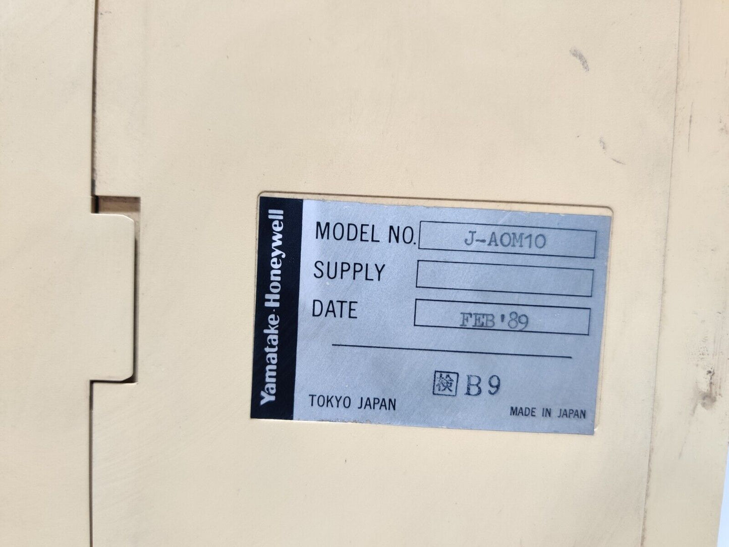 Yamatake Honeywell J-AOM10 Analog Output Module B9