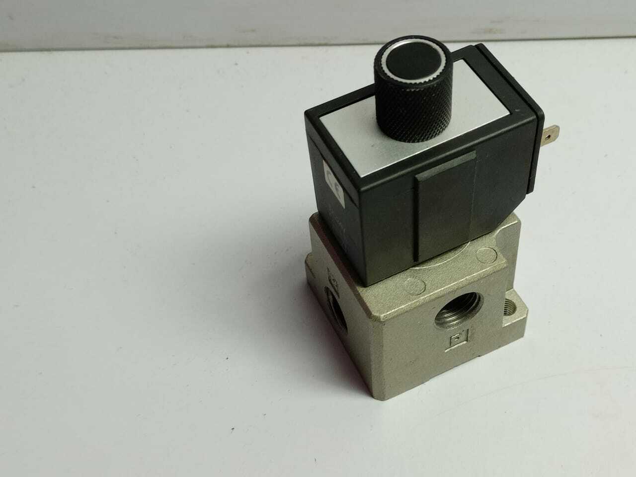 SMC EVT317-5D-02F-Q Solenoid Valve Press 0-0.9MPa