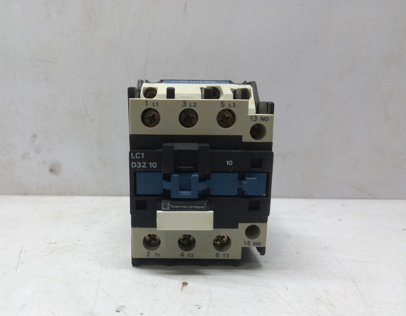 Telemecanique LC1 D3210M7 Contactor 220-230V 50Hz 220-240V 60Hz