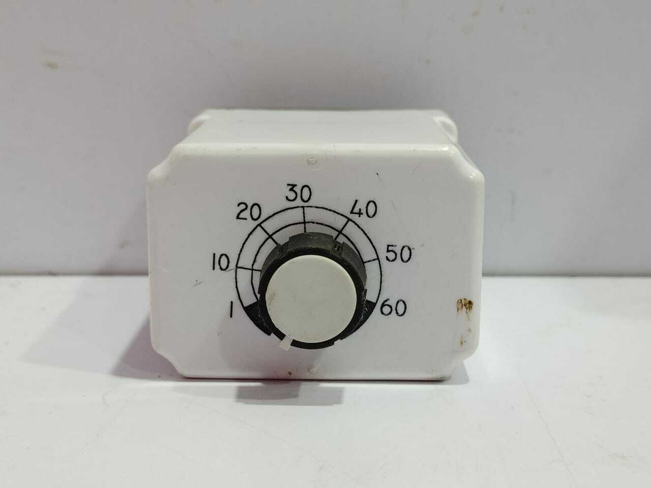 Dayton 5YZB5M Time Delay Relay 120VAC 50/60Hz On Delay Timing Range 1 To 60 Sec